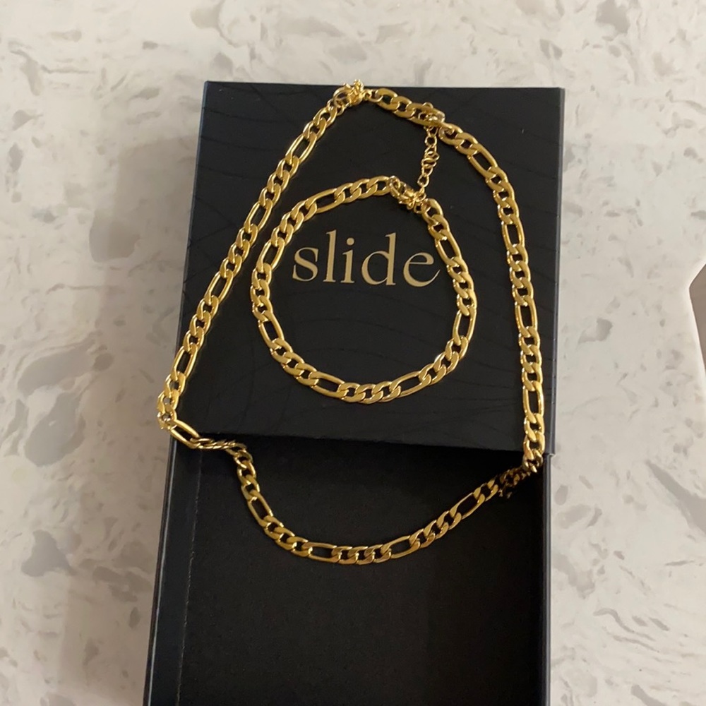 NWOT Slide necklace and bracelet set